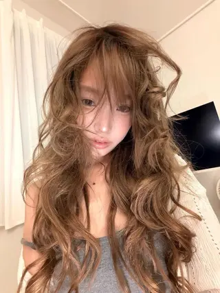 カラー ハッシュレイヤー/ ハイトーン/senaのヘアスタイル