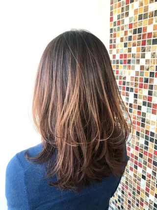 セミロング 岩谷 愛依のヘアスタイル