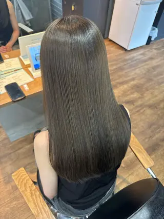 ロング カラー Eleanor spa&treatment 札幌店内にあるシェアサロン【WHITE】所属・シルクハイトーン / 髪質改善🦋MIKUのヘアスタイル