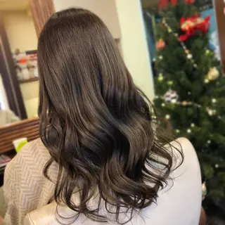 ミディアム カラー 山崎 絵莉香のヘアスタイル