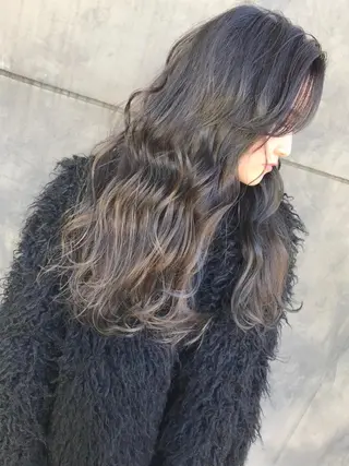 ロング カラー TOMOYAレイヤー ブリーチ縮毛矯正のヘアスタイル