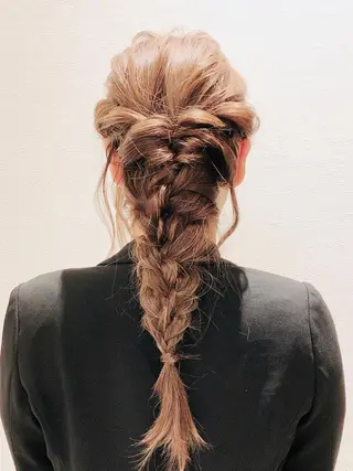 ロング ヘアアレンジ 安田 美由紀のヘアスタイル