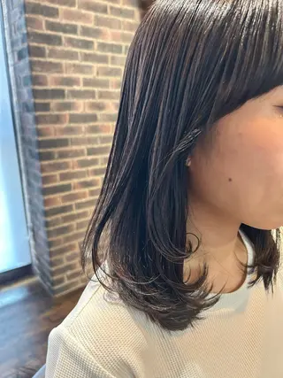 ミディアム カラー 梅木 李奈のヘアスタイル