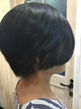 ショート カラー embrace エンブレイスのヘアスタイル