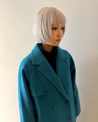 ショート カラー RAIMA ハイトーン/ベージュのヘアスタイル