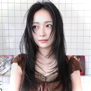 セミロング カラー レイヤーカット ダブルカラーのヘアスタイル