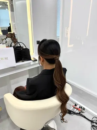 ロング R/🎀 ヘアセット・艶カラーのヘアスタイル