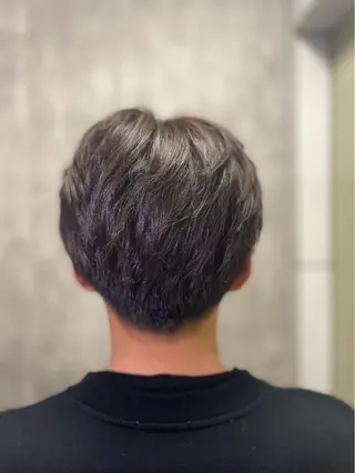 ミディアム ヒロ銀座バーバーショップ東京駅丸の内店所属・對馬 虎太郎のヘアスタイル