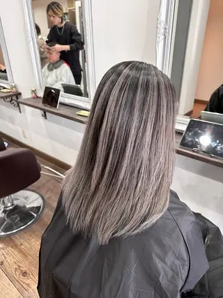 セミロング _White広島所属・バレイヤージュ 隅中秀弥のヘアスタイル