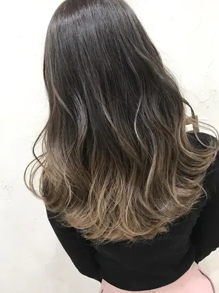カラー ＦＵＮＩＣ ファニックのヘアスタイル