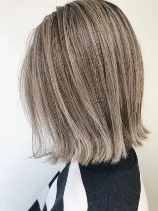 ショート カラー ito. ブリーチ/髪質改善のヘアスタイル