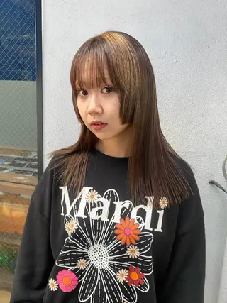 セミロング カラー 室谷 侑奈のヘアスタイル