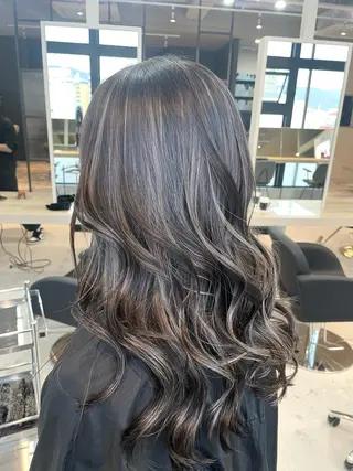 セミロング カラー Lia所属・皆木 智晴のヘアスタイル