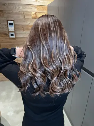 セミロング 🇺🇸ハイライト特 化美容師🇺🇸漆沢のヘアスタイル