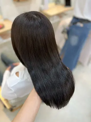 セミロング カラー Lamp 柏 山口 か乃 ブリーチカラーのヘアスタイル