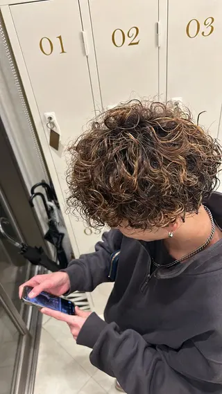 パーマ メンズ 善財 康葵のヘアスタイル