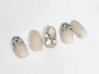 ネイル 【寺岡】 ロイヤル•セラピストのネイルデザイン