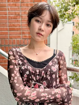 ショート カラー 千堂 真由のヘアスタイル