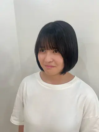 ショート ボブ/プツッとボブ/ 暖色カラー/モエのヘアスタイル