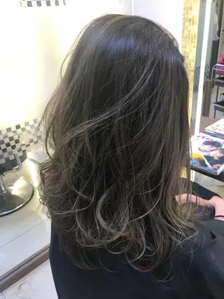 ミディアム ill【イル】天神西通り店所属・髪質改善縮毛矯正/暖 色カラー/ウエダカナのヘアスタイル