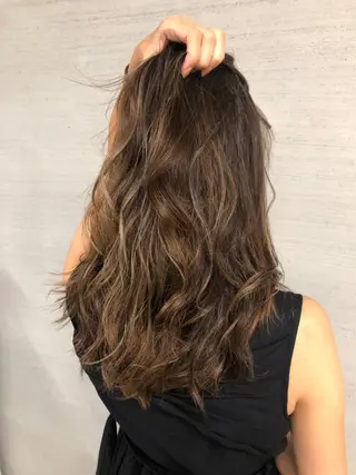 セミロング カラー _WHITE+ 南海難波店のヘアスタイル