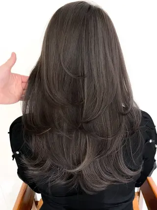 ロング カラー 大塚 加奈恵のヘアスタイル