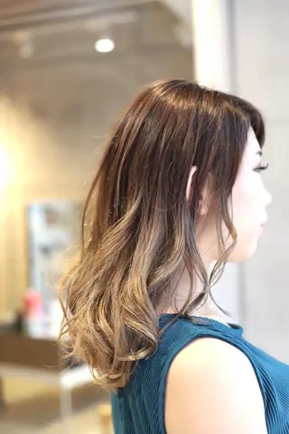 セミロング アドミラルYoshi oのヘアスタイル