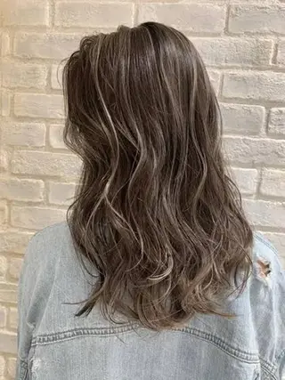 カラー 繁田 朱音のヘアスタイル