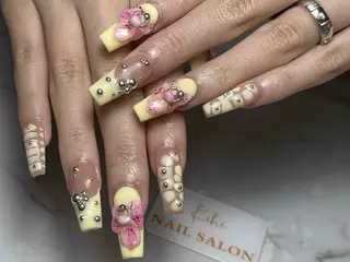 ネイル 鈴木 ユリのネイルデザイン