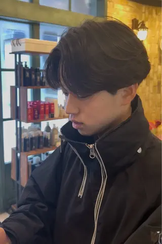 ショート モナン新宿所属・曲がる縮毛 メンズ 毛流れ 佐々木 優のヘアスタイル