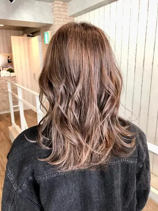 セミロング カラー ヘアアレンジ MiU所属・韓国×髪質改善×美髪 縮毛矯正×レイヤーのヘアスタイル