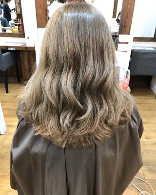 カラー 🌈ハイトーン/ ワタル🌈のヘアスタイル