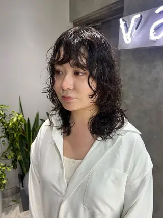 ミディアム パーマ ロングウルフ🤍渋谷 🤍Mizukiのヘアスタイル