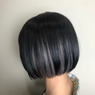 ショート 🌈インナーカラー 手塚直生のヘアスタイル