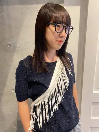 セミロング カラー 室谷 侑奈のヘアスタイル