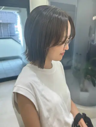 カラー ミディアム CONTI　ROMMY.所属・フカマチケイコ/本厚 木/ミディアム/艶髪のヘアスタイル