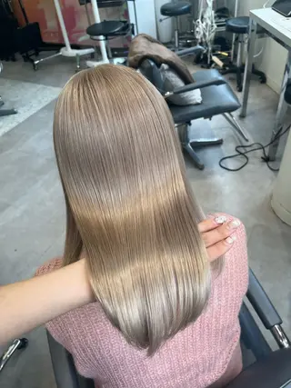 ミディアム カラー ヘアアレンジ クルミ🤍 ミルクティーベージュのヘアスタイル