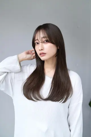 ロング レイヤーカット/ 前髪顔周りカットのヘアスタイル