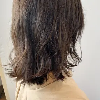 ミディアム カラー 【Uneユヌ】菊地 春那のヘアスタイル