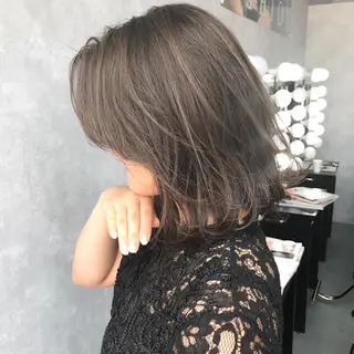 ミディアム カラー TOMOYAレイヤー ブリーチ縮毛矯正のヘアスタイル