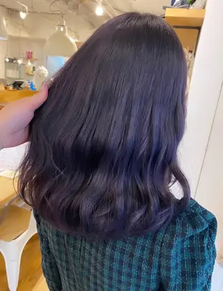 ミディアム カラー sio.nail&eyebrow salon shimokitazawa2号店所属・nailist mana𖤐´-のネイルデザイン