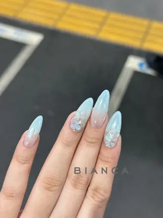 ネイル Bianca 🩵 Ayakoのネイルデザイン