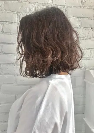 ミディアム REBECCA byCURACIONのヘアスタイル