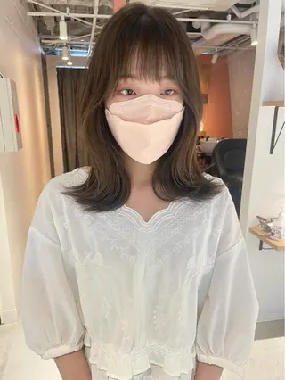 ミディアム カラー 🩰オリーブ/ ベージュ松本咲花🩰のヘアスタイル