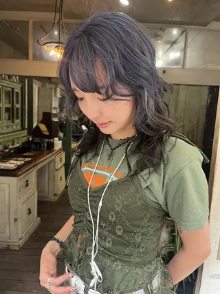 ミディアム カラー ハイトーン/顔まわり レイヤー/YUKAのヘアスタイル