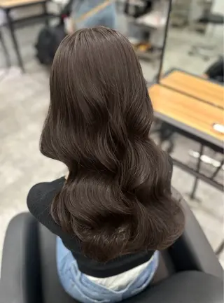 ロング カラー 𝑦𝑢𝑟𝑖𝑎 MIRAのヘアスタイル