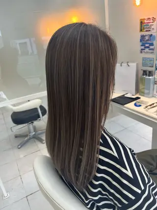ロング ベージュカラー/ いぢちるみのヘアスタイル