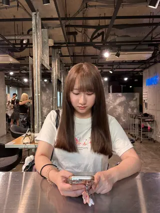 カラー ベージュ／ピンク【く すみカラー】レイヤーのヘアスタイル