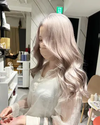 セミロング デザイン🥇複雑履歴 ハイトーン特化のヘアスタイル