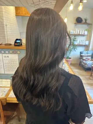 セミロング 髪質改善/艶髪/ 透明感カラー/サラのヘアスタイル